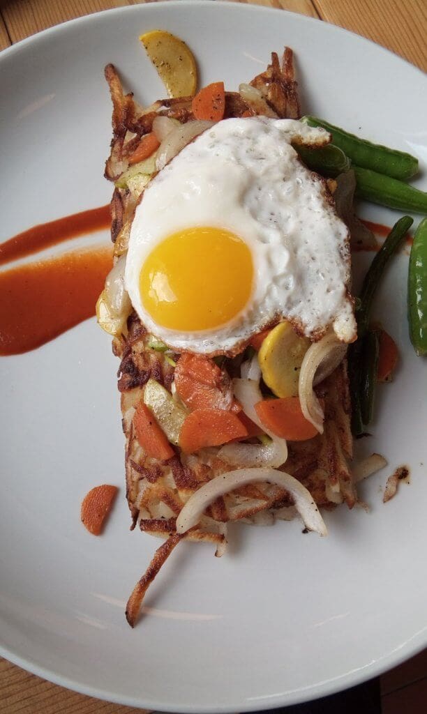 An image of an egg on top of hash browns.